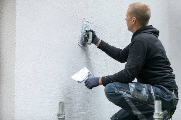 temp-08 construction worker putting decorative plaster on house exterior